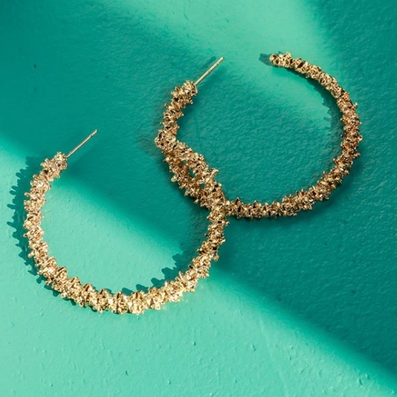 ⚜️[𝟯/$𝟮𝟴]⚜️Big Golden Hoop Fancy Earrings New - Picture 5 of 11